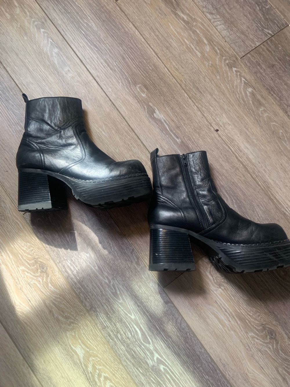 Steve Madden Black Leather Platform lug sole Ankle Boots - y2k grunge